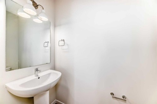 1069 Sawgrass Link Nw, Airdrie, AB - Indoor Photo Showing Bathroom