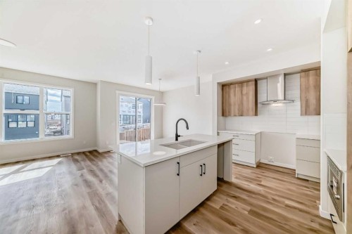 1069 Sawgrass Link Nw, Airdrie, AB - Indoor Photo Showing Kitchen