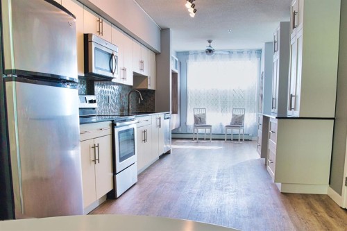 112-1740 9 Street Nw, Calgary, AB - Indoor Photo Showing Kitchen