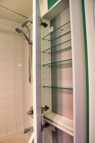 112-1740 9 Street Nw, Calgary, AB - Indoor Photo Showing Bathroom