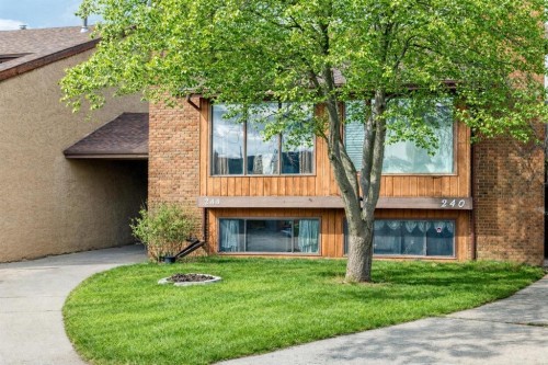 244 Whiteridge Place Ne, Calgary, AB - Outdoor
