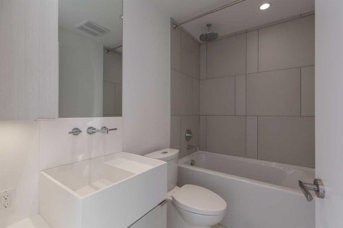 404-615 6 Avenue Se, Calgary, AB - Indoor Photo Showing Bathroom