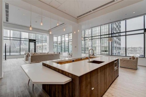 404-615 6 Avenue Se, Calgary, AB - Indoor Photo Showing Kitchen