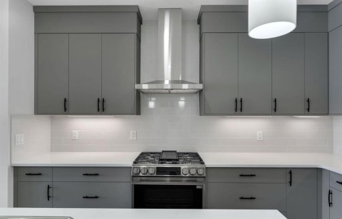 106 Corner Glen Grove Ne, Calgary, AB - Indoor Photo Showing Kitchen With Upgraded Kitchen