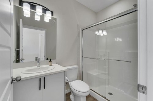 106 Corner Glen Grove Ne, Calgary, AB - Indoor Photo Showing Bathroom
