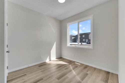 106 Corner Glen Grove Ne, Calgary, AB - Indoor Photo Showing Other Room