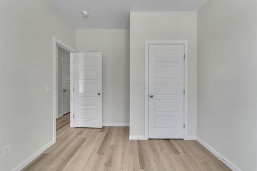 106 Corner Glen Grove Ne, Calgary, AB - Indoor Photo Showing Other Room