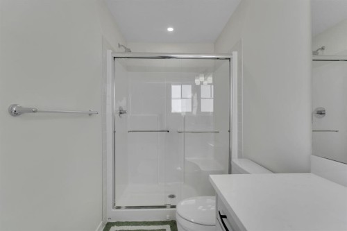 106 Corner Glen Grove Ne, Calgary, AB - Indoor Photo Showing Bathroom
