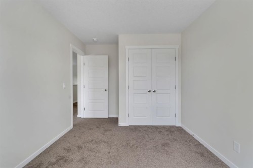 106 Corner Glen Grove Ne, Calgary, AB - Indoor Photo Showing Other Room