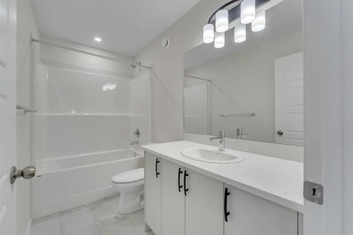 106 Corner Glen Grove Ne, Calgary, AB - Indoor Photo Showing Bathroom