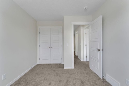 106 Corner Glen Grove Ne, Calgary, AB - Indoor Photo Showing Other Room
