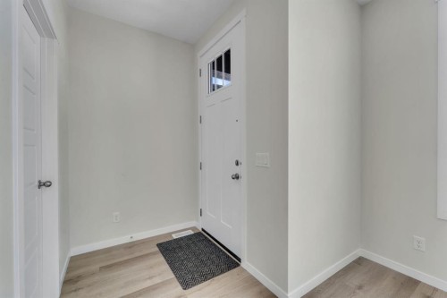 106 Corner Glen Grove Ne, Calgary, AB - Indoor Photo Showing Other Room