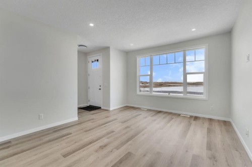 106 Corner Glen Grove Ne, Calgary, AB - Indoor Photo Showing Other Room