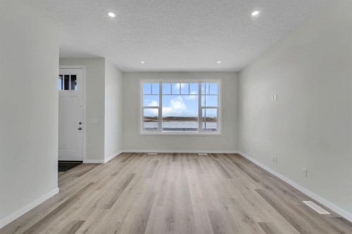 106 Corner Glen Grove Ne, Calgary, AB - Indoor Photo Showing Other Room