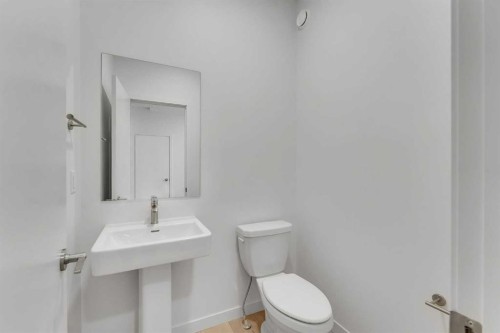 15 Heritage Heath, Cochrane, AB - Indoor Photo Showing Bathroom