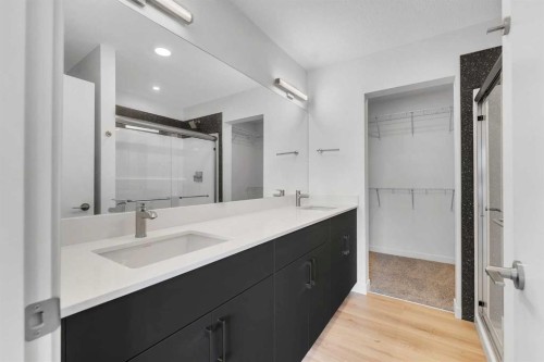 15 Heritage Heath, Cochrane, AB - Indoor Photo Showing Bathroom