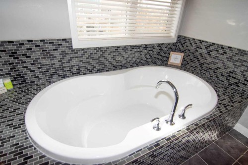 119 Auburn Bay Avenue Se, Calgary, AB - Indoor Photo Showing Bathroom