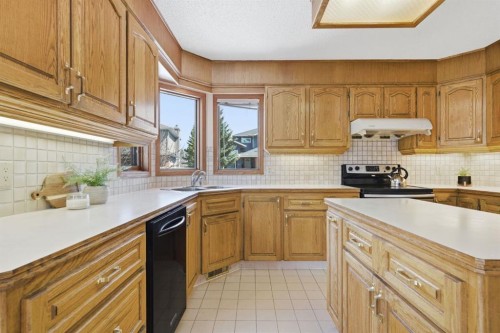 30 Edgeview Road Nw, Calgary, AB - Indoor Photo Showing Kitchen With Double Sink