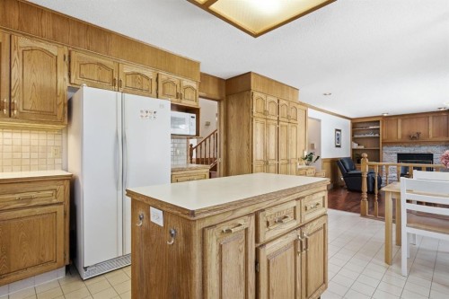 30 Edgeview Road Nw, Calgary, AB - Indoor Photo Showing Kitchen
