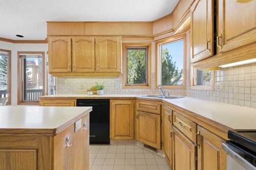30 Edgeview Road Nw, Calgary, AB - Indoor Photo Showing Kitchen With Double Sink