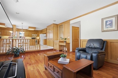 30 Edgeview Road Nw, Calgary, AB - Indoor Photo Showing Living Room