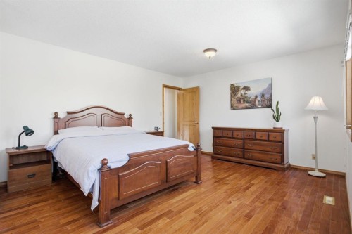 30 Edgeview Road Nw, Calgary, AB - Indoor Photo Showing Bedroom
