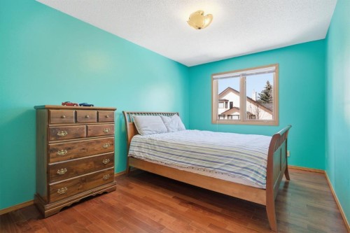 30 Edgeview Road Nw, Calgary, AB - Indoor Photo Showing Bedroom