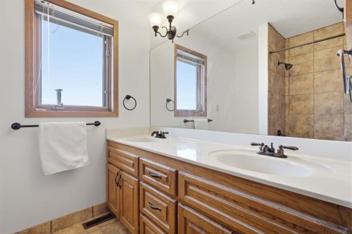 30 Edgeview Road Nw, Calgary, AB - Indoor Photo Showing Bathroom