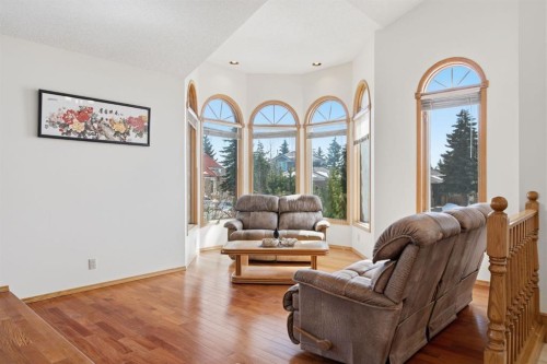 30 Edgeview Road Nw, Calgary, AB - Indoor Photo Showing Living Room