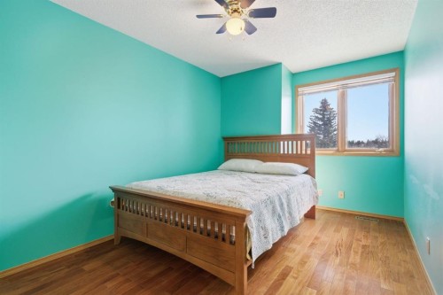 30 Edgeview Road Nw, Calgary, AB - Indoor Photo Showing Bedroom