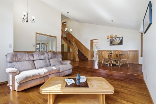 30 Edgeview Road Nw, Calgary, AB - Indoor Photo Showing Living Room
