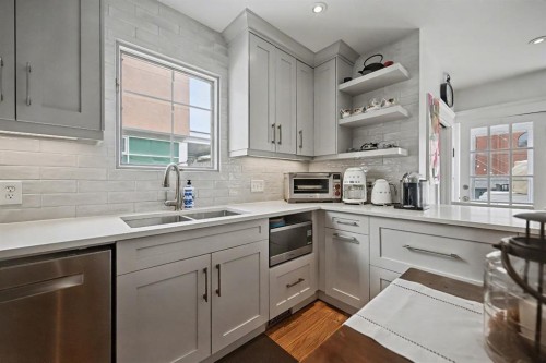 223 2 Avenue Ne, Calgary, AB - Indoor Photo Showing Kitchen