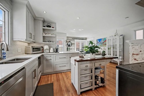 223 2 Avenue Ne, Calgary, AB - Indoor Photo Showing Kitchen With Double Sink With Upgraded Kitchen