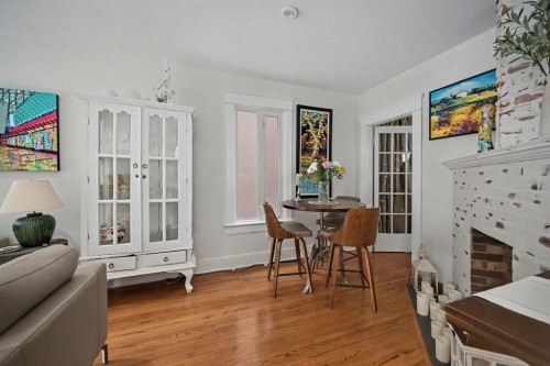 223 2 Avenue Ne, Calgary, AB - Indoor