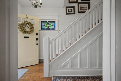 223 2 Avenue Ne, Calgary, AB - Indoor Photo Showing Other Room