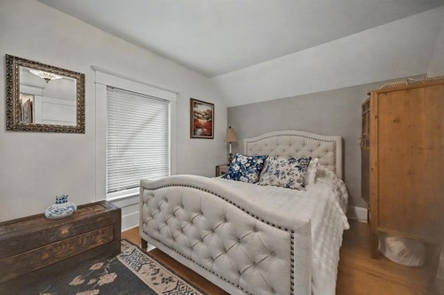 223 2 Avenue Ne, Calgary, AB - Indoor Photo Showing Bedroom