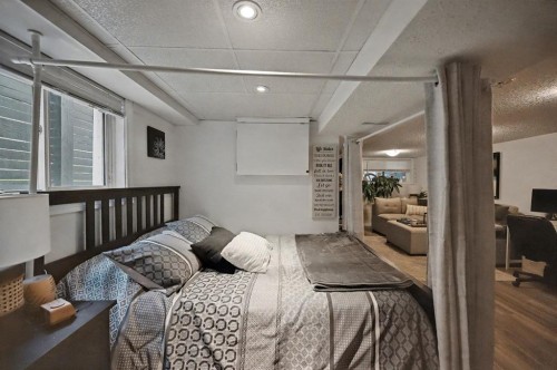 223 2 Avenue Ne, Calgary, AB - Indoor Photo Showing Bedroom