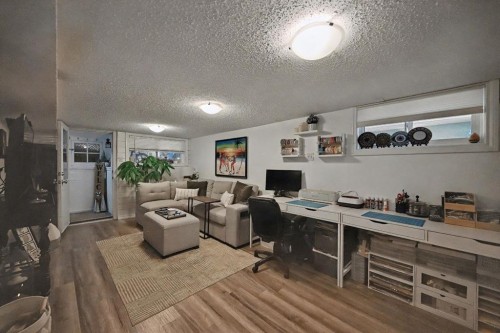 223 2 Avenue Ne, Calgary, AB - Indoor