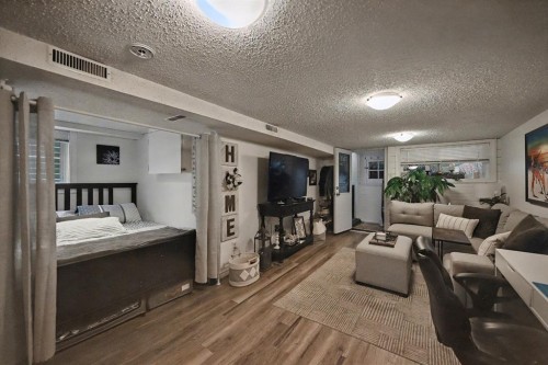 223 2 Avenue Ne, Calgary, AB - Indoor