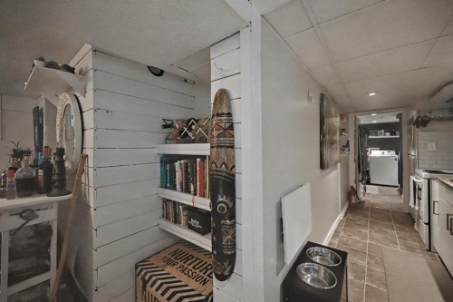 223 2 Avenue Ne, Calgary, AB - Indoor