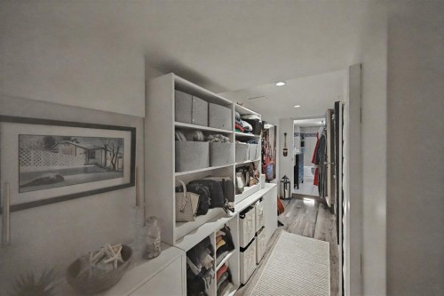 223 2 Avenue Ne, Calgary, AB - Indoor