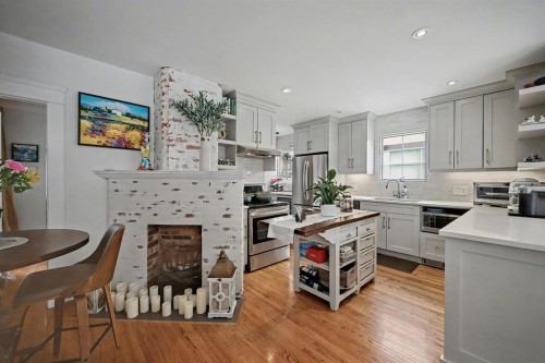 223 2 Avenue Ne, Calgary, AB - Indoor Photo Showing Kitchen With Stainless Steel Kitchen With Upgraded Kitchen