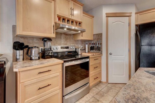 41 Chapman Close Se, Calgary, AB - Indoor Photo Showing Kitchen