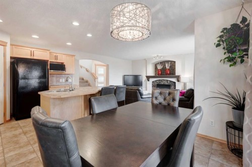 41 Chapman Close Se, Calgary, AB - Indoor Photo Showing Dining Room