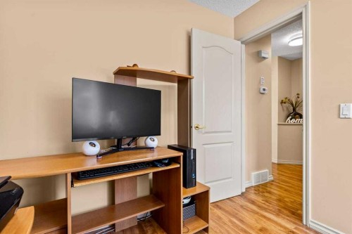 310 Somerset Drive Sw, Calgary, AB - Indoor