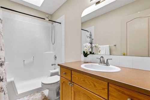 310 Somerset Drive Sw, Calgary, AB - Indoor Photo Showing Bathroom
