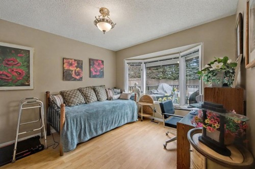 983 Woodbine Boulevard Sw, Calgary, AB - Indoor Photo Showing Other Room