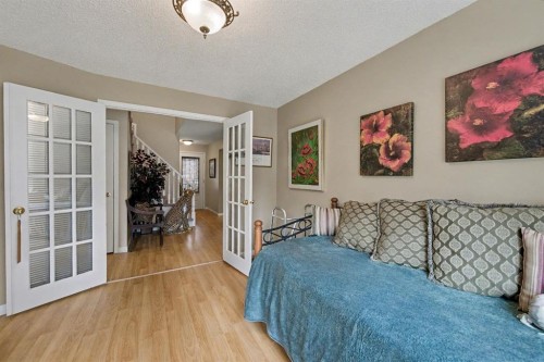 983 Woodbine Boulevard Sw, Calgary, AB - Indoor Photo Showing Bedroom