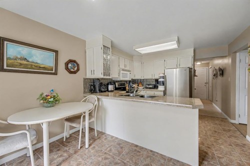983 Woodbine Boulevard Sw, Calgary, AB - Indoor