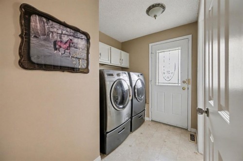 983 Woodbine Boulevard Sw, Calgary, AB - Indoor Photo Showing Laundry Room